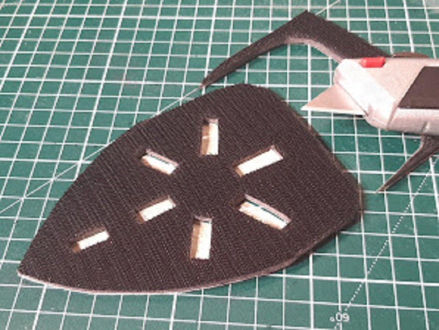 2 x Replacement Hook Pads WITHOUT foam backing for detail sanders and palm sanders