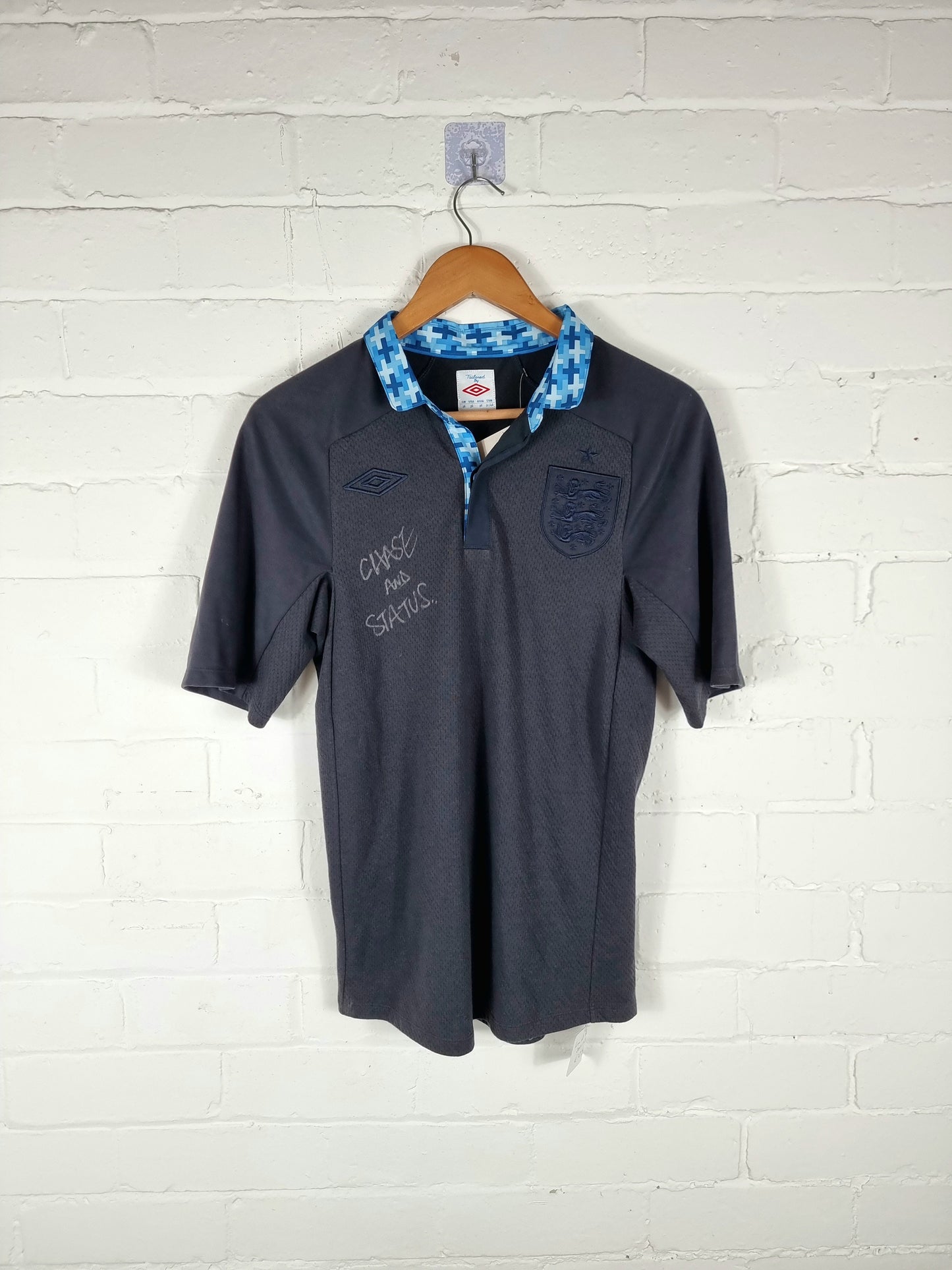 Umbro England 2011/2013 Deadstock Signed Limited Edition Away Shirt Small