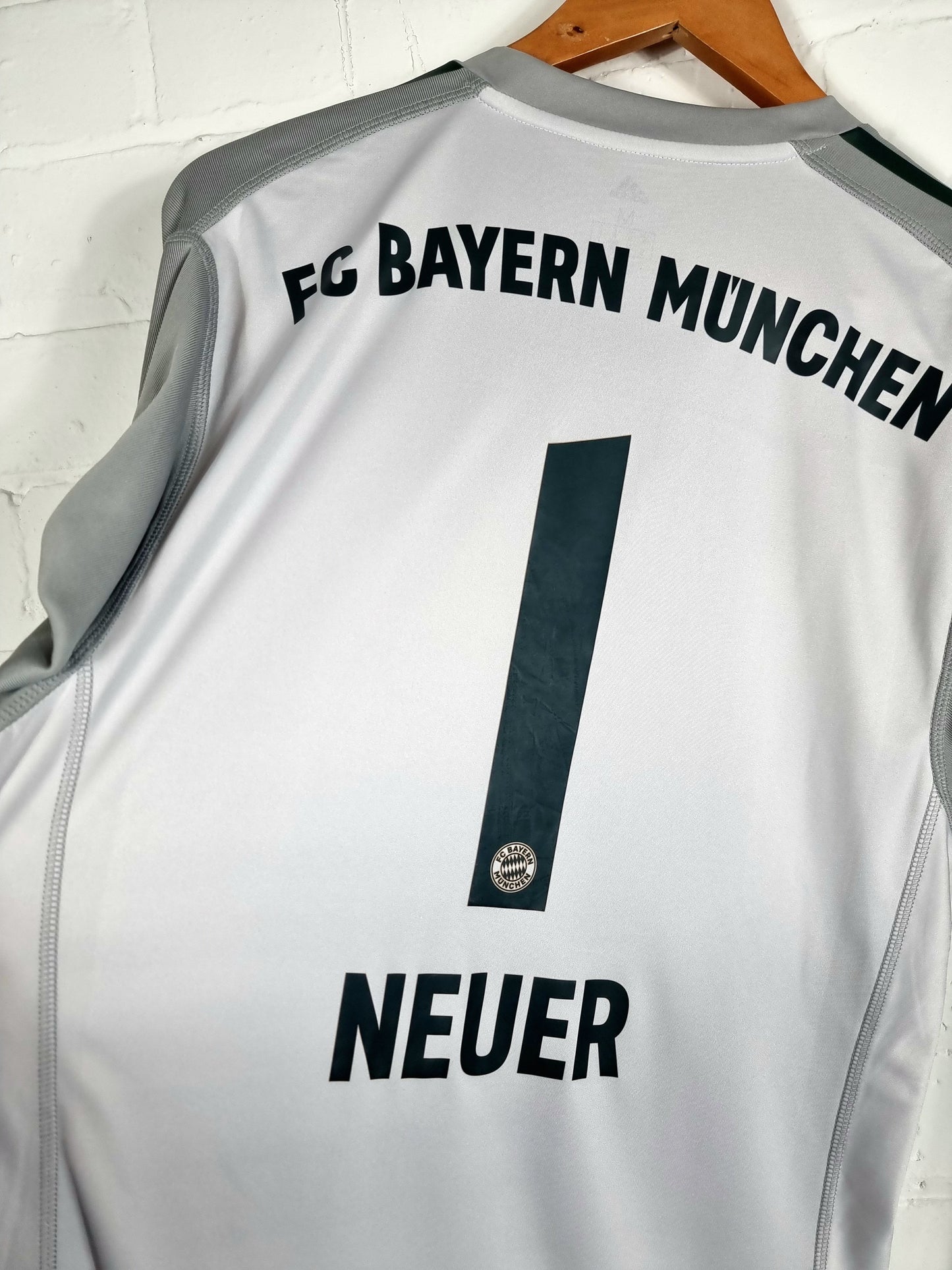 Adidas Bayern Munich 2018/19 'Neuer 1' Long Sleeve Goalkeeper Shirt Medium