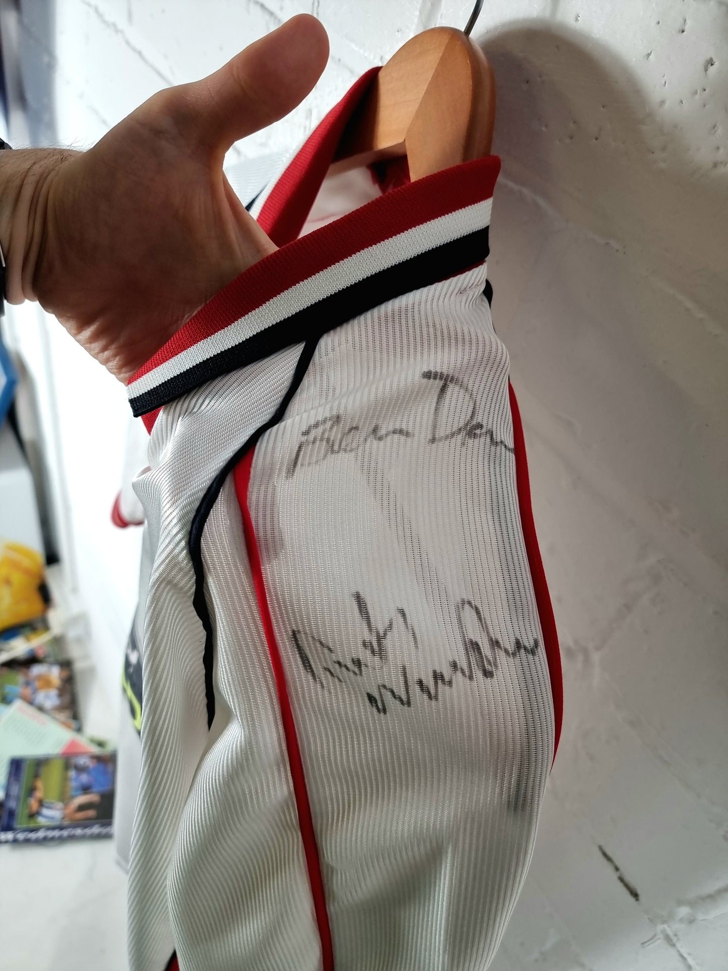 Le Coq Sportif Sheffield United 1999/00 Signed Away Shirt Small