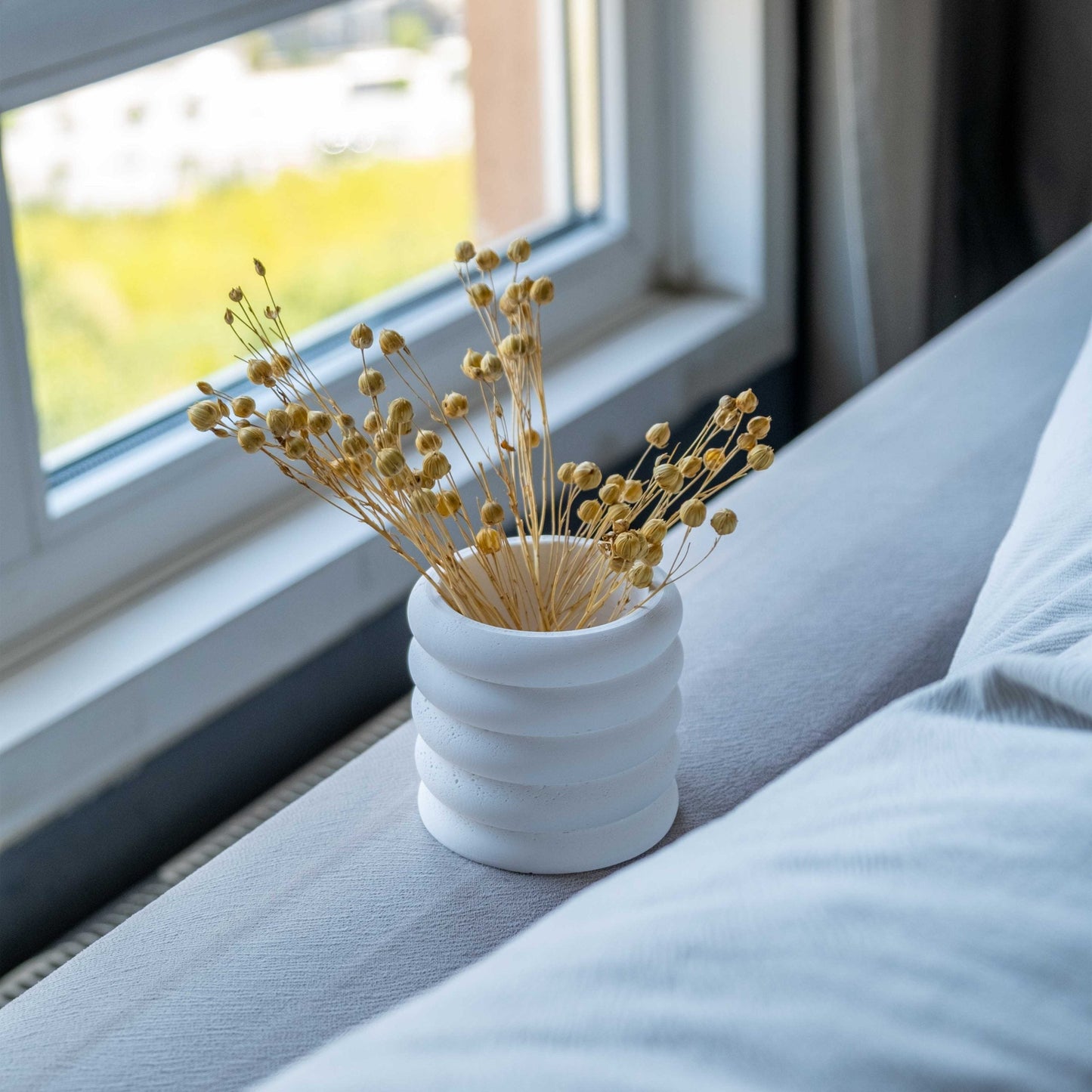 WHITE CONCRETE FOLD POT